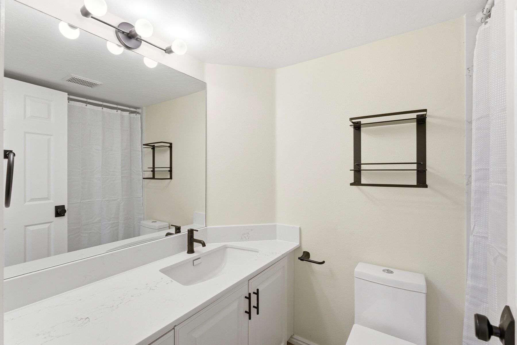 Second full bathroom with updated vanity in Swiss Oaks Midway condo
