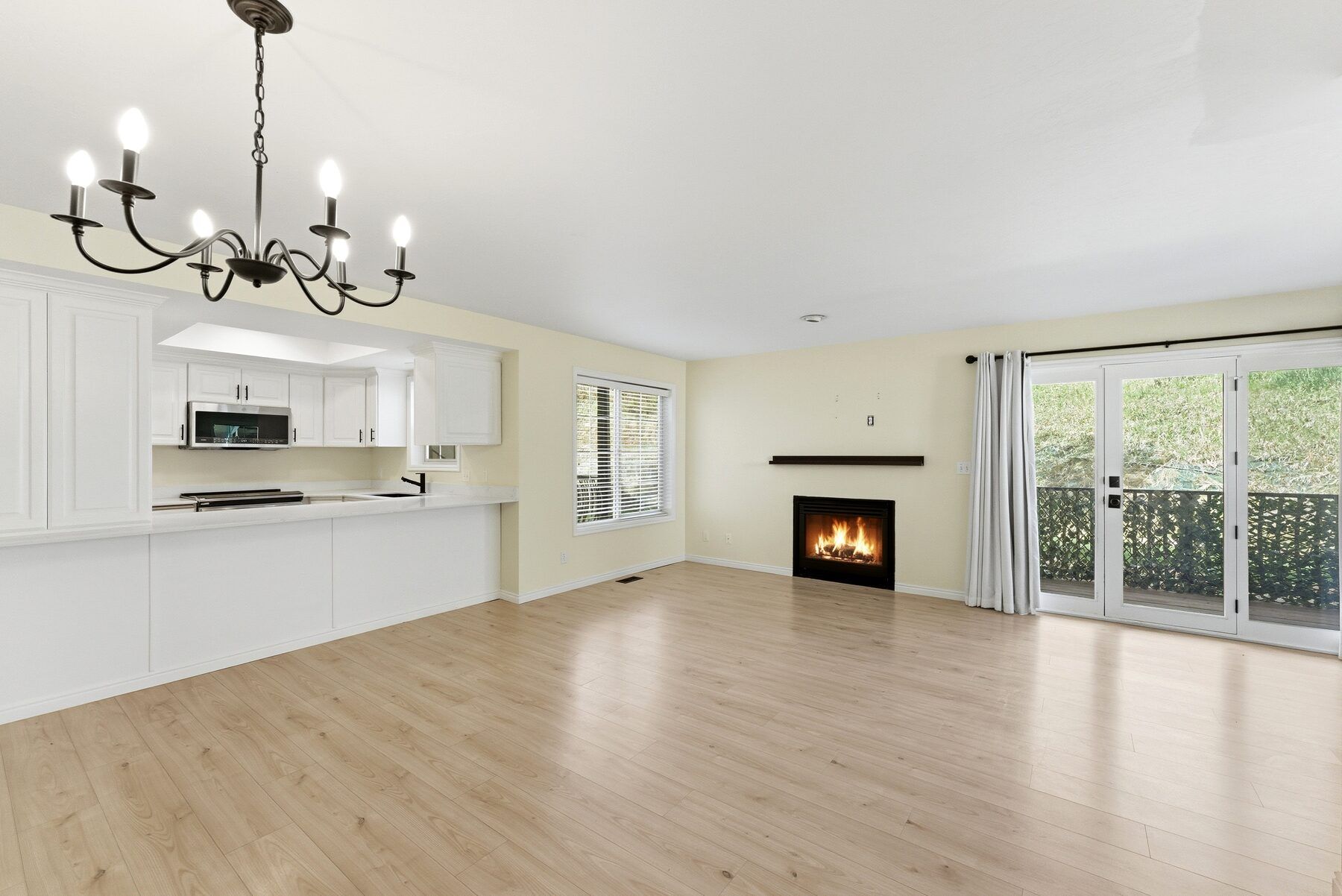 Living room with gas fireplace and open kitchen in 1041 W Grindelwald Midway condo